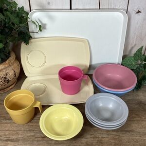 Lot Vintage Plastic Cups, Melamine Bowls & Plastic Trays Harmony House